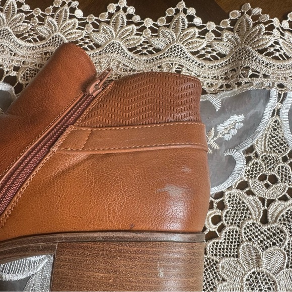 Bare Traps booties EUC - Picture 6 of 9